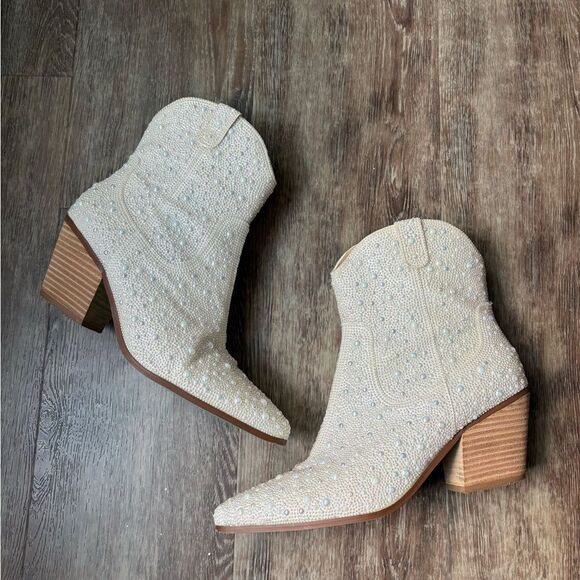 Betsey Johnson Betsey Johnson EMORY Ankle Bootie Pearl Iridescent white cow girl - Picture 1 of 9